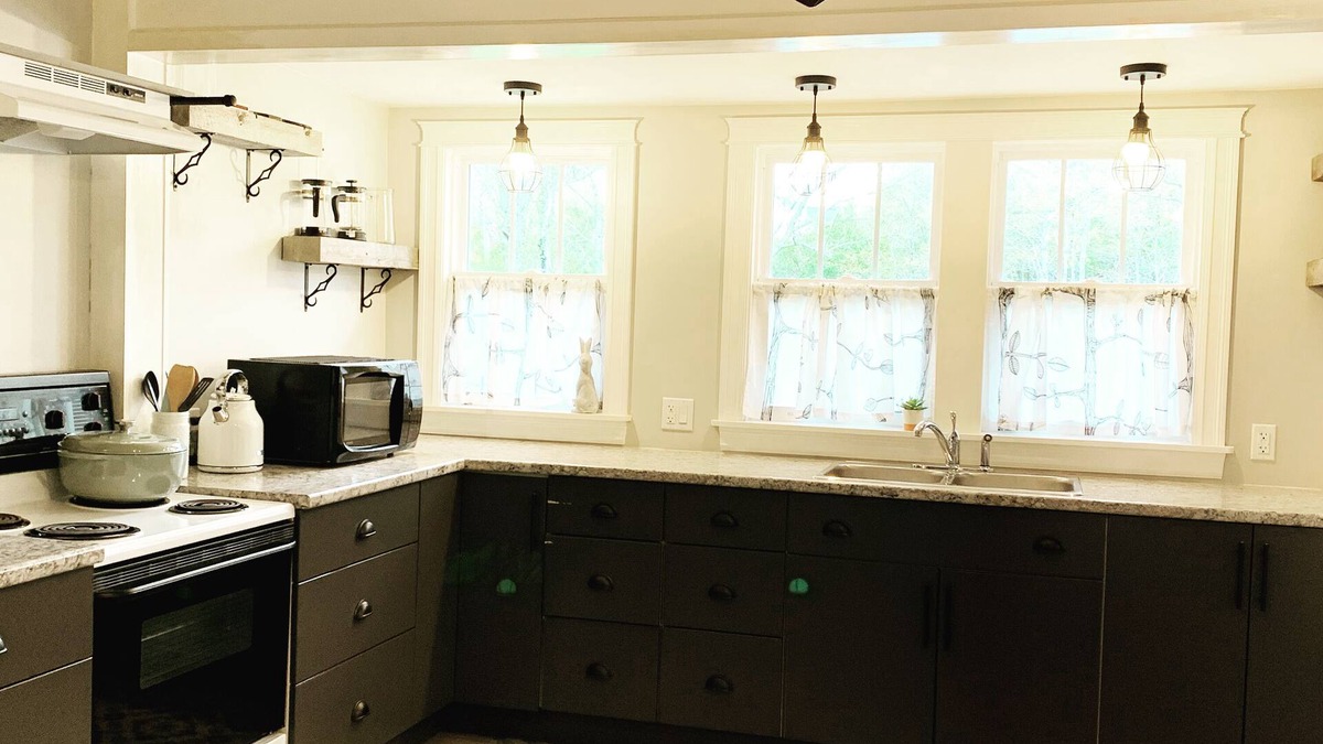 Shelburne Cottage | THE MINT ROSE COTTAGE