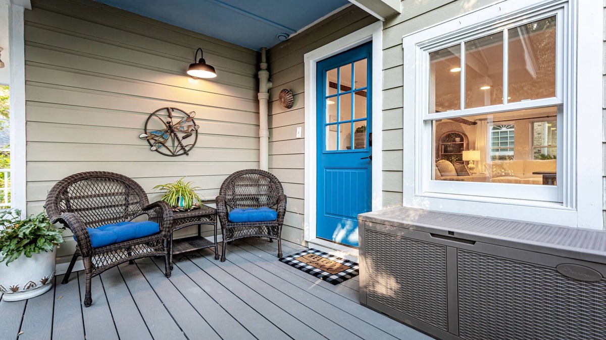 Biloxi House | The Missing Pines Bungalow - King Suite in the heart of OS!