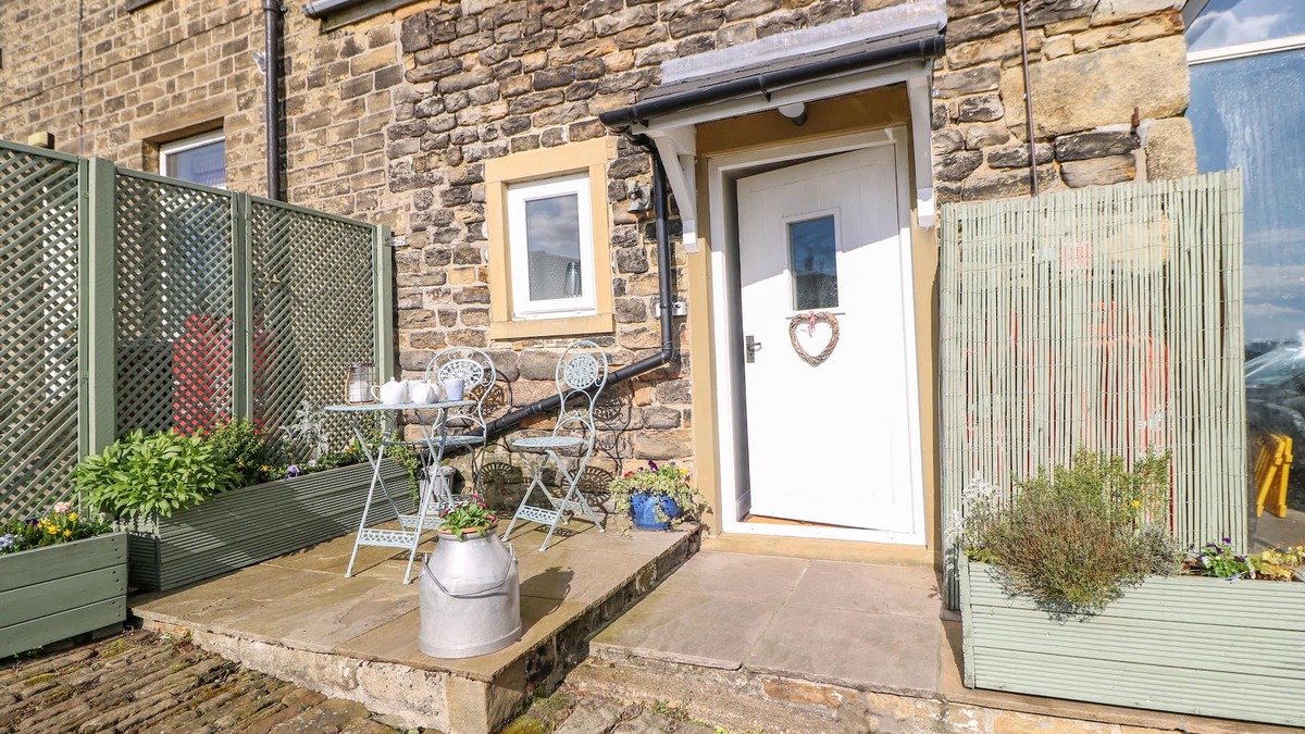 Sowerby Bridge Cottage | THE MISTLE CARR FARM, pet friendly in Ripponden