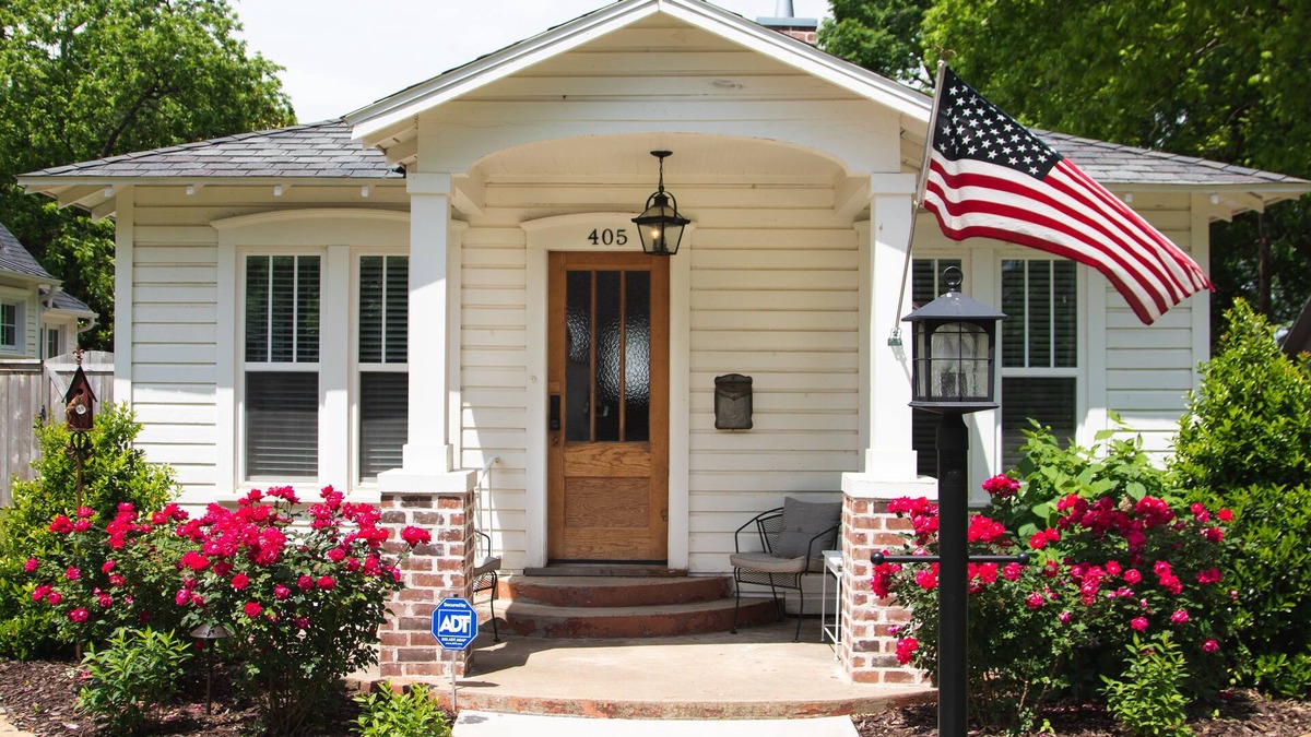 Downtown House | The Mockingbird Cottage - Charming little cottage for two in a perfect location!