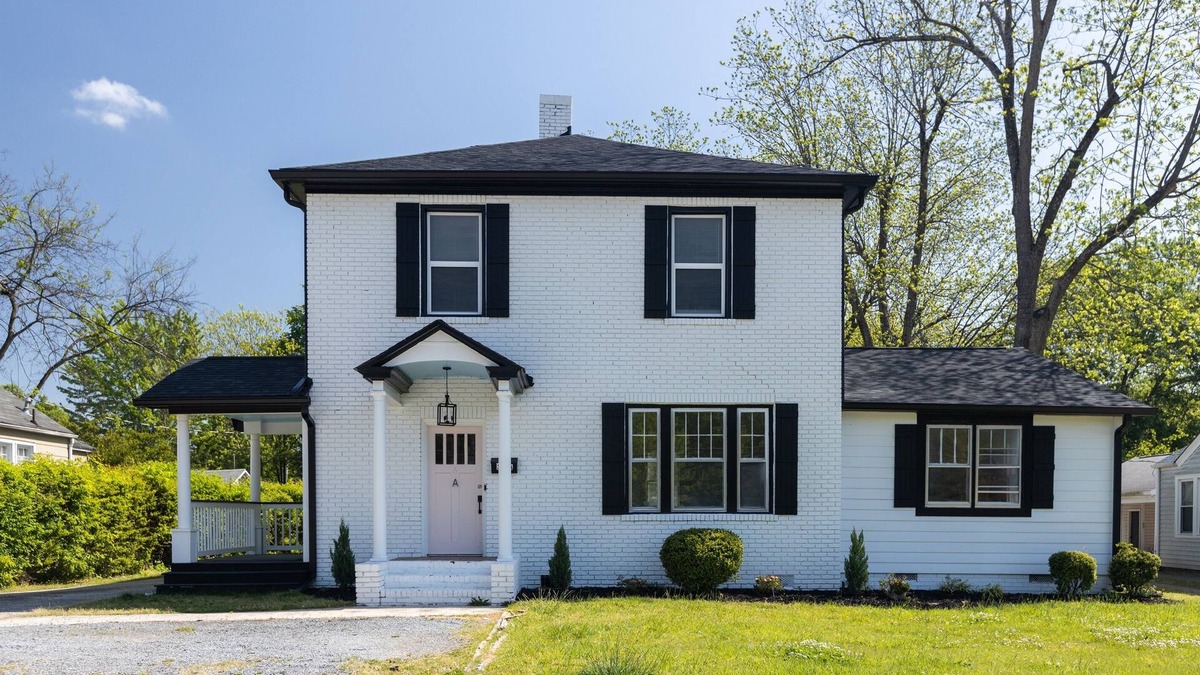 Rock Hill House | The Modern Classic | 4Bd/3Bth Home | Sleeps 10
