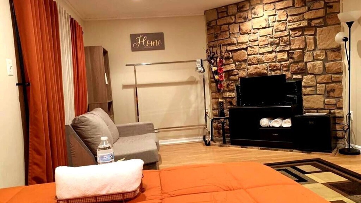 Hybla Valley House | The Modern Gem, Alexandria