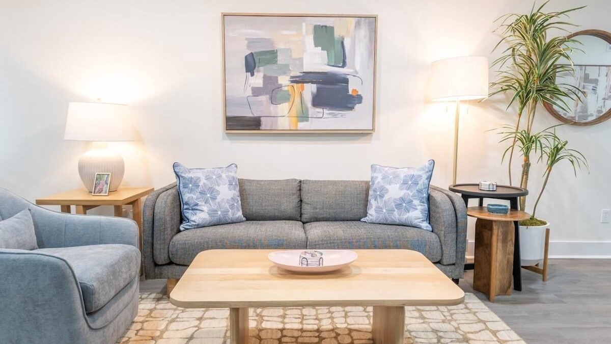 North Charleston House | The Modern Independent: Stylish, Premier Comfort
