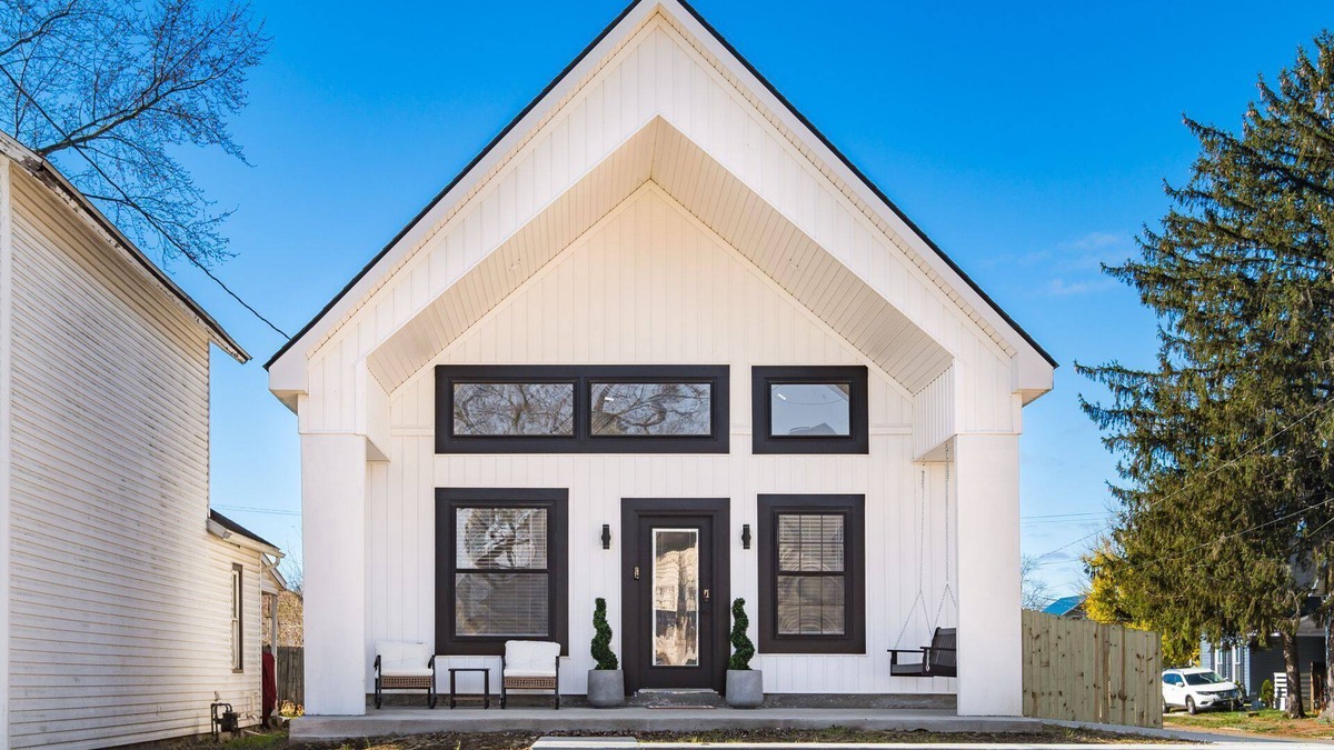 Newark House | The Modern Muse Downtown Newark
