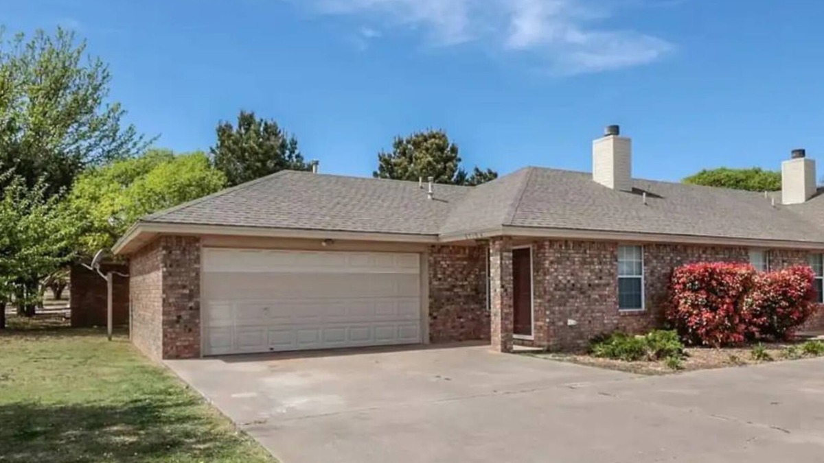 Lubbock House | The Modern Traveler - Cozy and Quiet
