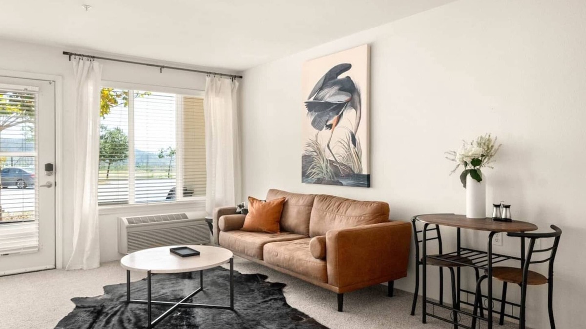 Paradise Apartment | The Modoc | Stylish Stay in Paradise