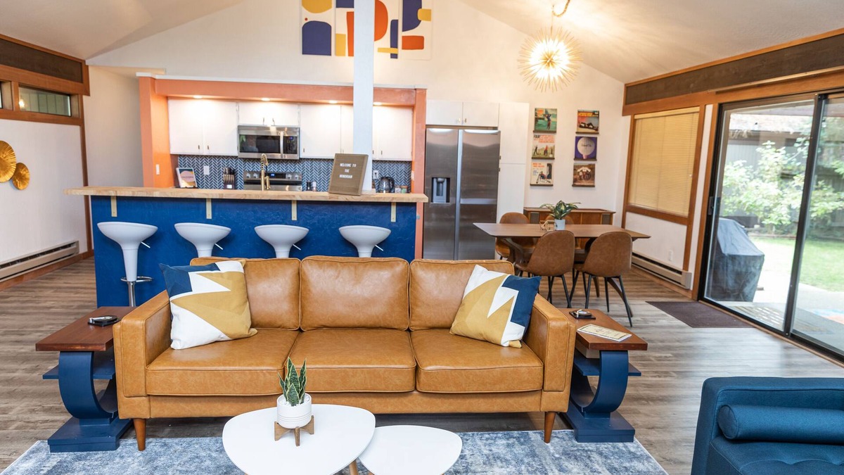 Graeagle House | The Mondrian Hole in One - An MCM Townhome in a Quiet Golf Course Community