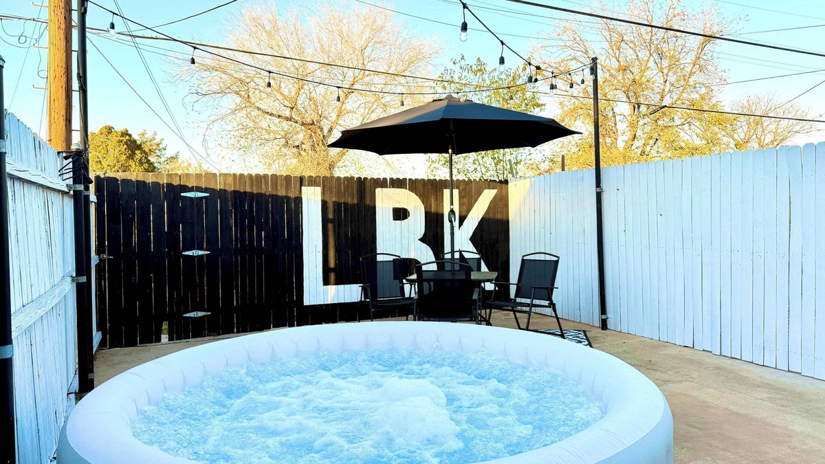 Heart of Lubbock House | ✮The Monochromatic Modern Studio✮Near TTU✮1BD/1Bth