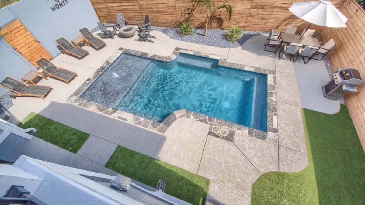 Downtown San Antonio Apartment | The Monty #1-Luxury stay near the Riverwalk, walkable to many local hot spots!