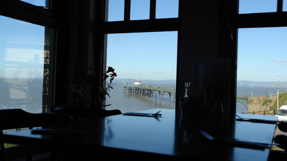 Clevedon Bed & Breakfast | The Moon and Sixpence