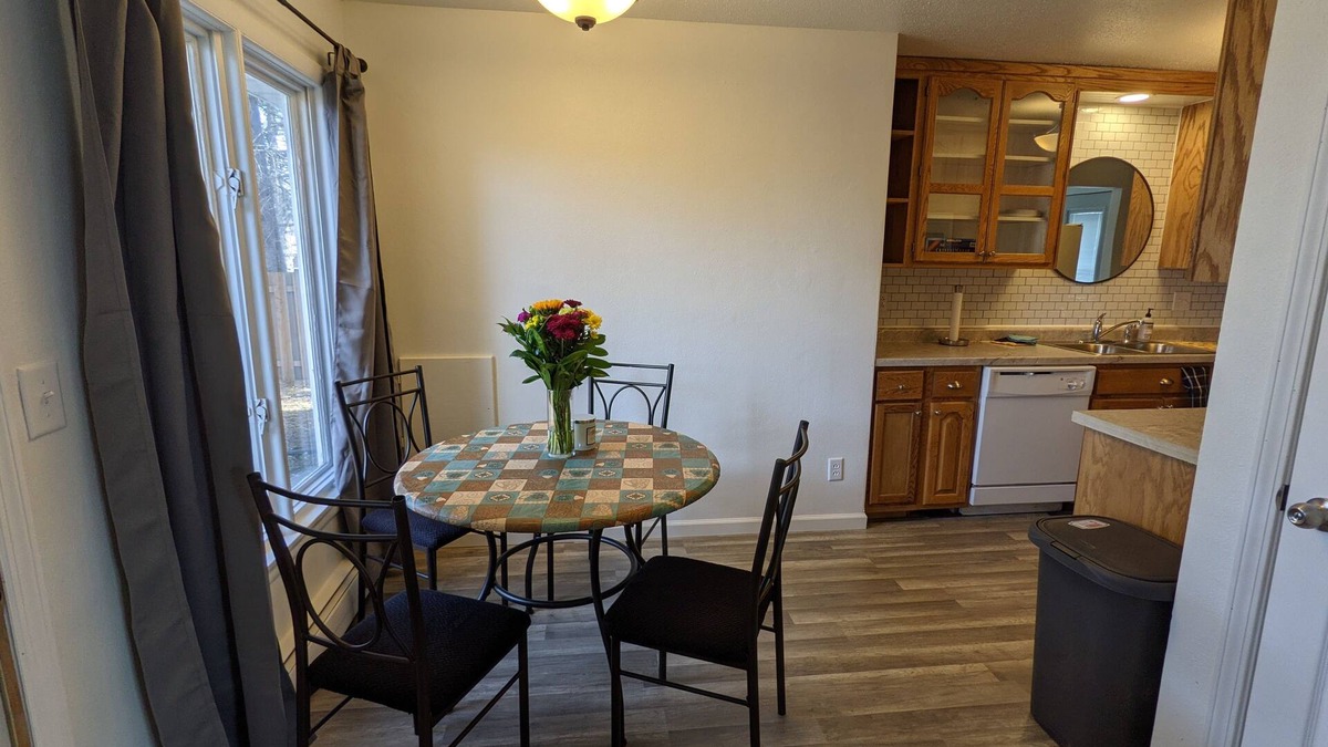 Moorhead House | The Moorhead Place. Dog friendly, warm home near colleges and medical centers