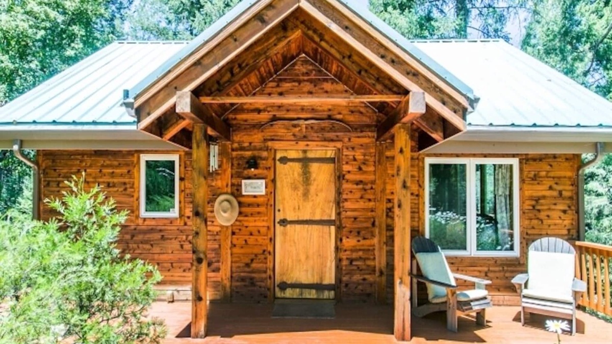 Nevada City Cabin | The Most Romantic Creekside Cabin - with Hot Tub and Privacy