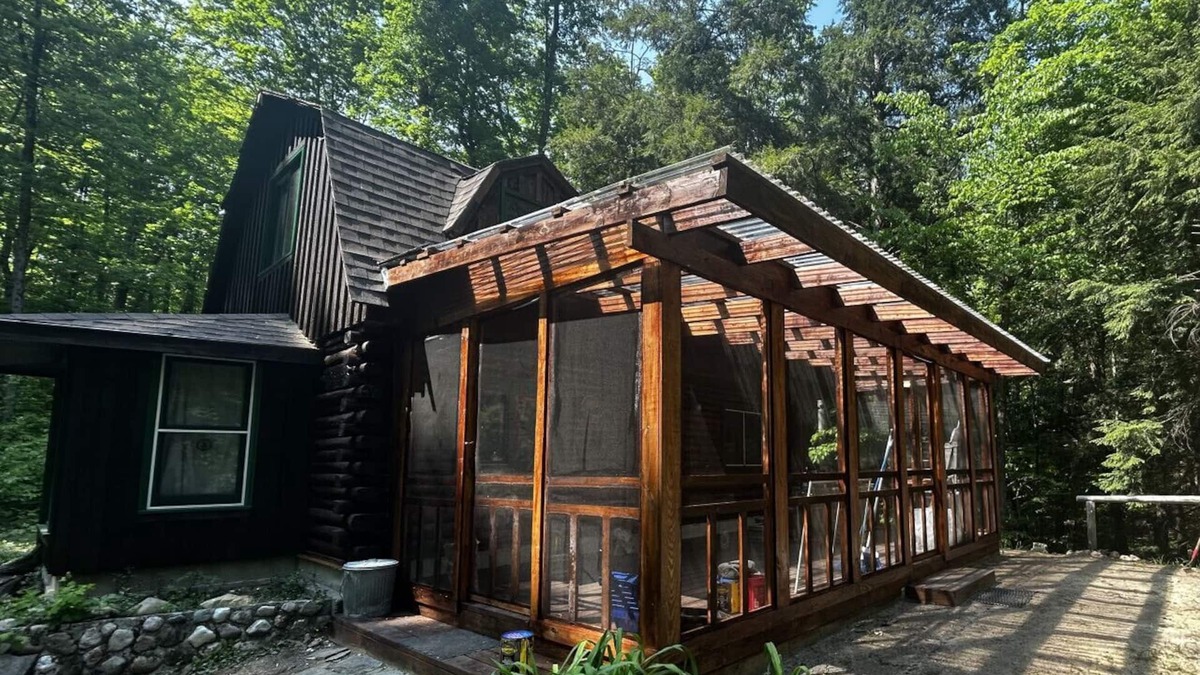 Le Roy Cabin | The Mother Lodge - Cozy Cabin on the Creek