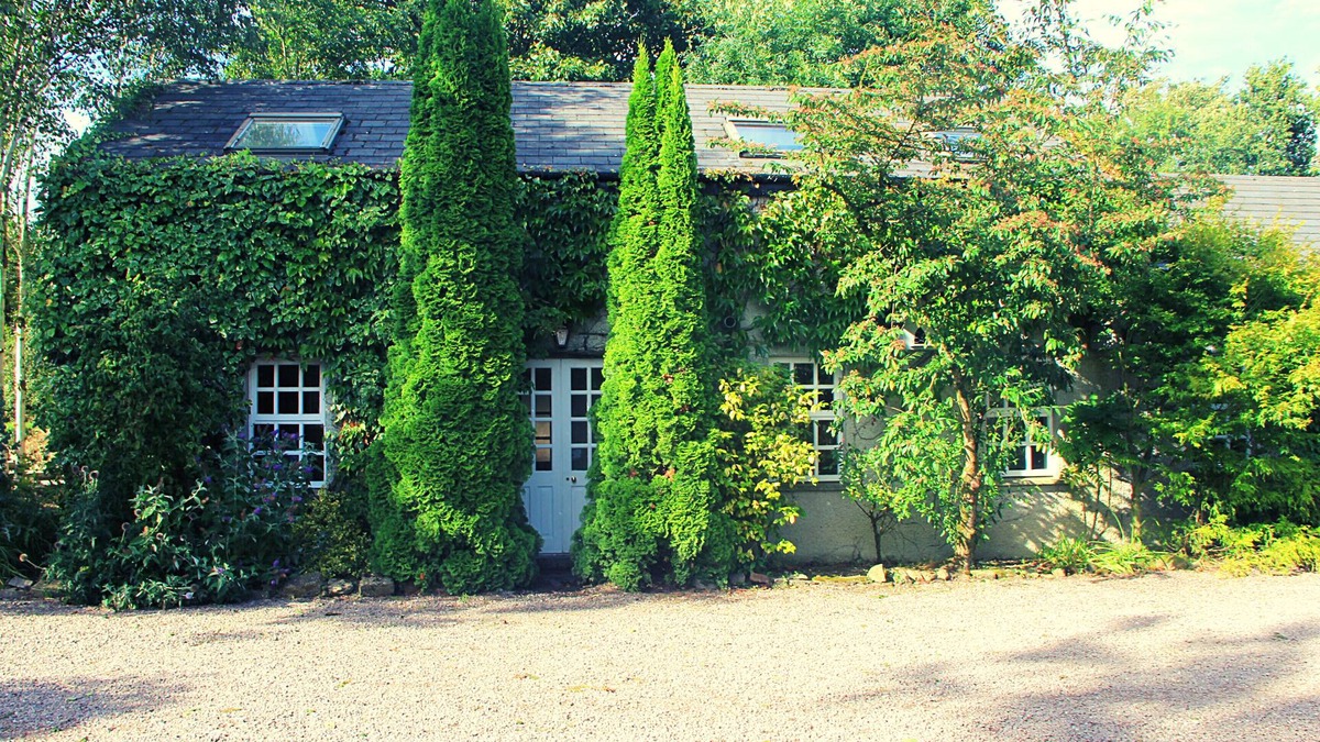 Mallow Apartment | The Mount Hillary - Charming 2-bedroom/3-bed apartment at The Courtyard Mallow