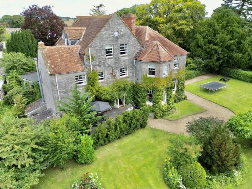 Somerton Apartment | The Mount Somerton Retreat - Nr Bruton, Glastonbury, The spectacular Wells Cathedral, Millfield School, Leonardo Helicopters, Yeovilton