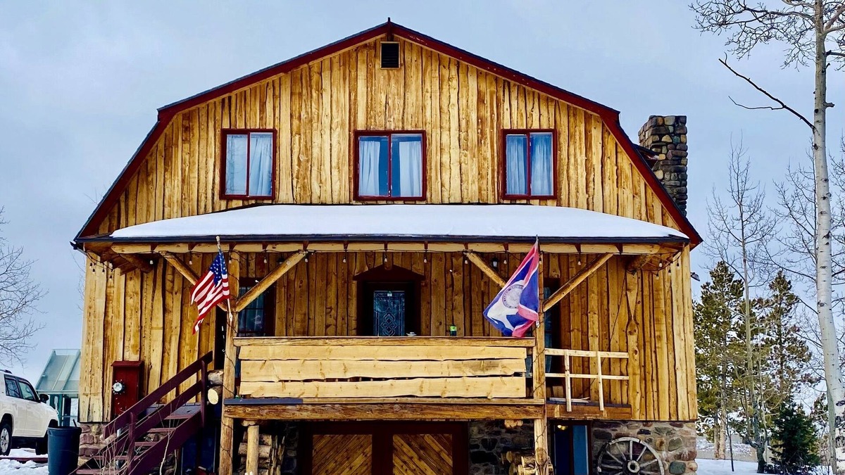Uinta County House | The Mountain House, w/ hot tub, great views. Starlink