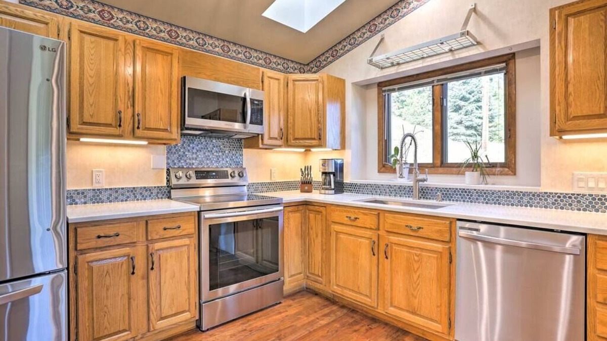 Hangen Ranch And M and B House | The Mountain Retreat at Evergreen | King bed