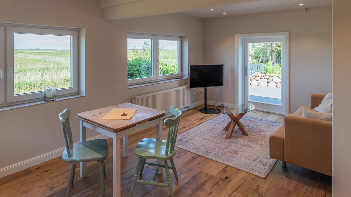 Rodenas Apartment | The Möwennest in a quiet location just before the dike, with terrace and beach chair.