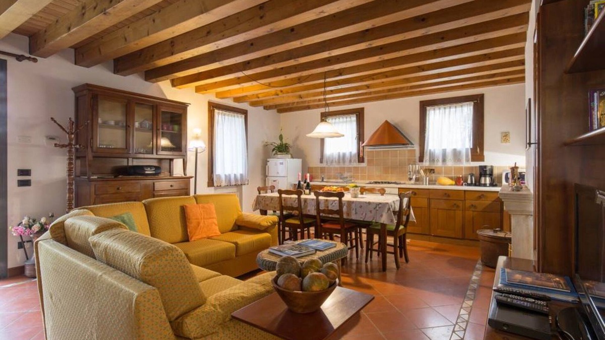 Castegnero Apartment | The Mulberries three bedroom and two bathroom apartment