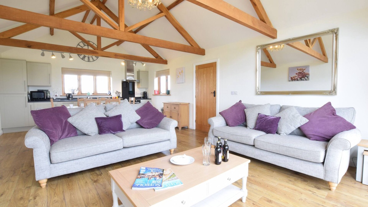 Beccles Cottage | THE MULBERRY, NR BUNGAY, pet friendly, with a garden in Bungay