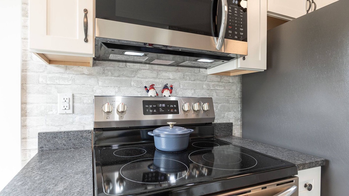 Keene Apartment | "The Murdock Suite @ The Large House"