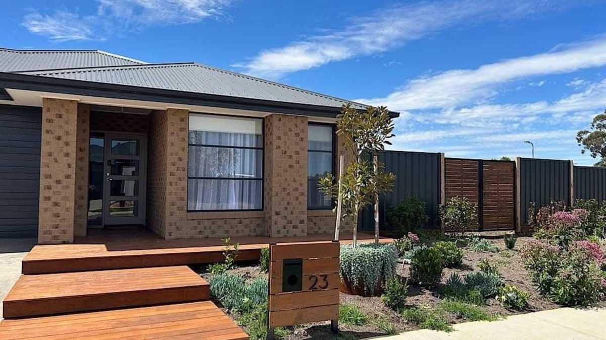 Nagambie House | The Nagambie Stay - 10 people and secure boat parking
