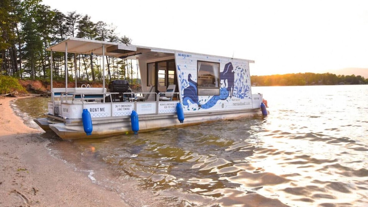 Nebo Boat Rental | The Narai - A Mermaid Houseboat on Lake James, NC