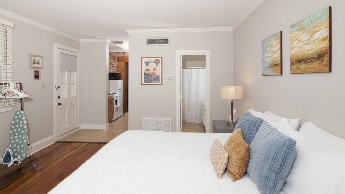 Natchez Apartment | The Natchez Pearl - Professional Suite