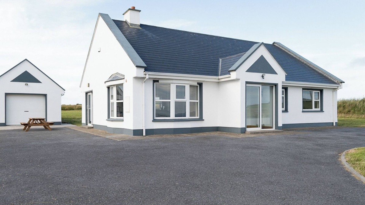 Carrigaholt House | The Neighbours - Loop Head Holiday Homes. Only a stone throw away from water.