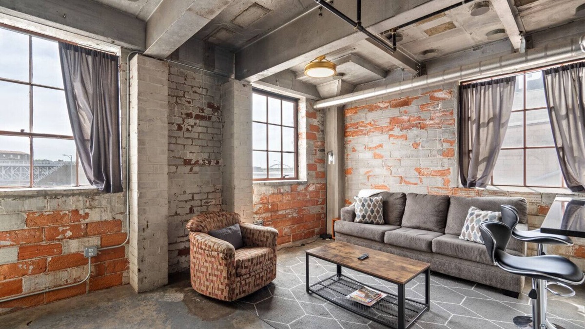 Downtown Apartment | The Nelson Lofts - Unit 2 (1 BR)