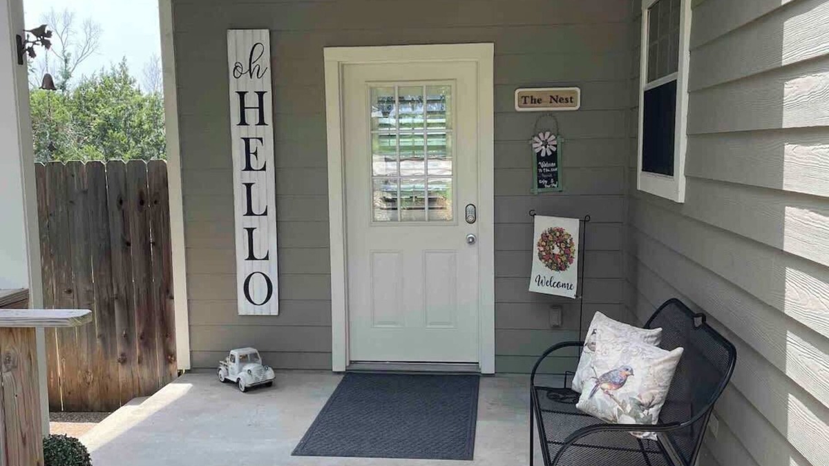 Waco House | The Nest 1 Bedroom Suite 12 min from Magnolia