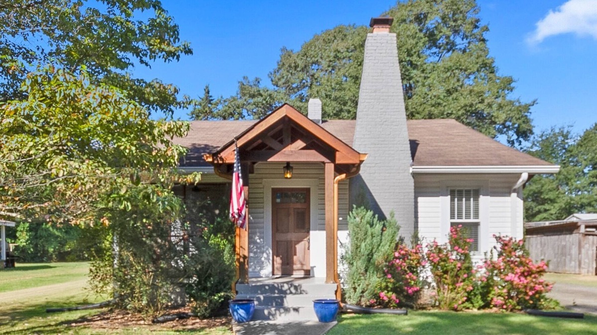 Northport House | The Nest: A Comforting Southern Retreat. 2 miles from the University of AL.