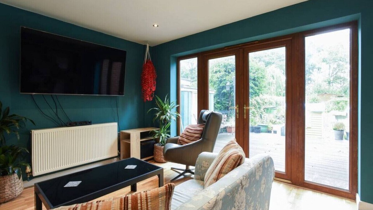 Cowplain House | The Nest | Large Family Home | Pool Table