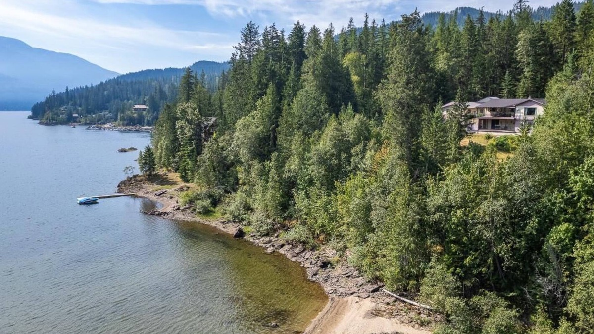 Crawford Bay Cottage | The Nest on Kootenay Lake in Crawford Bay