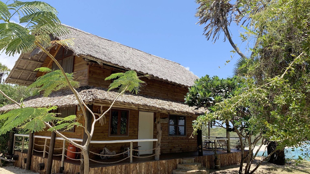Kutani Cabin | The nest - on the overhang