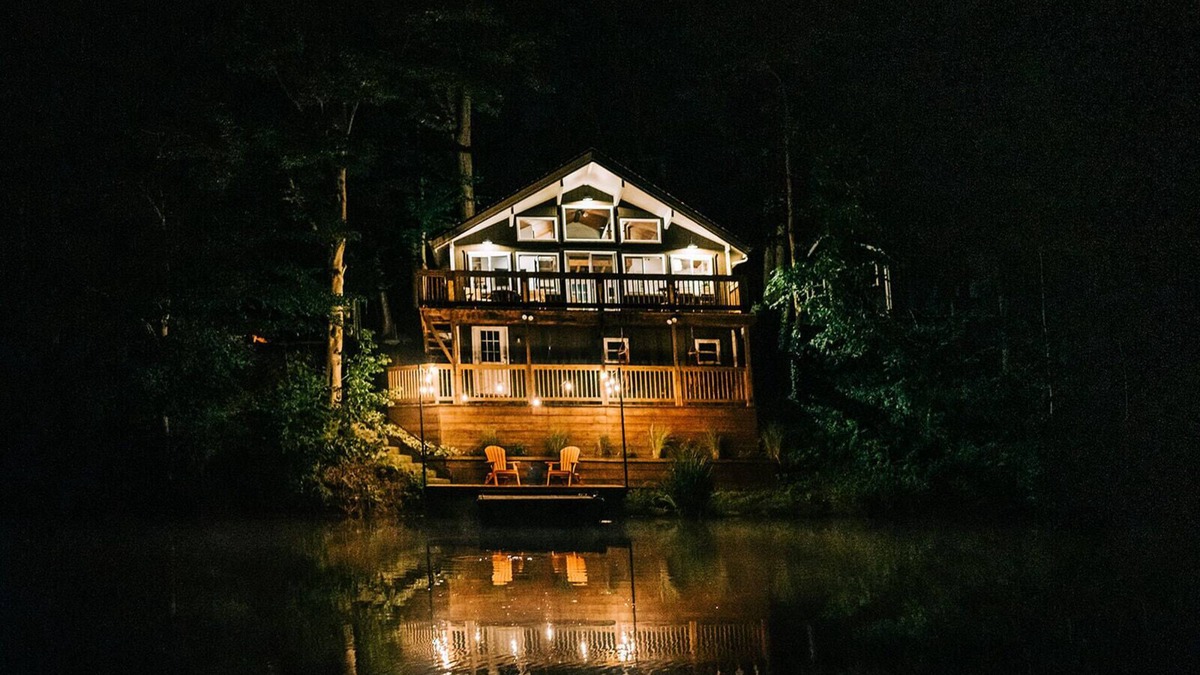 Virginville Cabin | "THE NEST" @ the lake.
