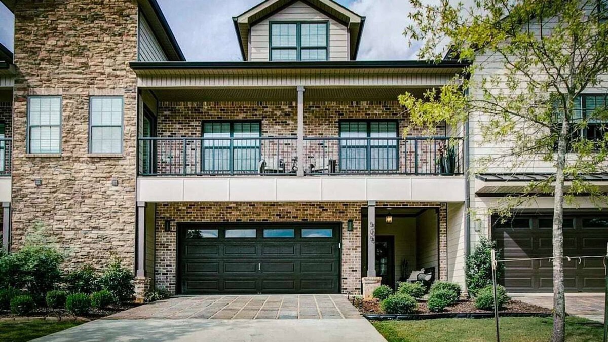 Huntsville Apartment | The Nest · The Nest: Downtown Huntsville, Walk Everywhere