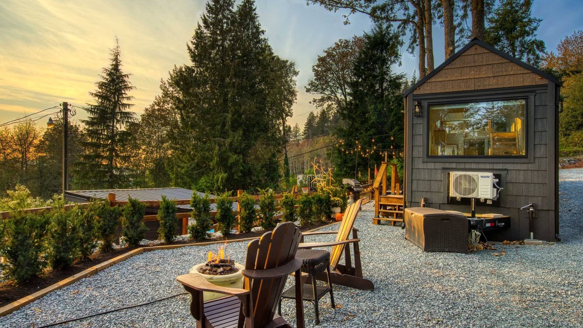 Sumas Prairie Cottage | The Nest TINY HOME beautiful views private retreat