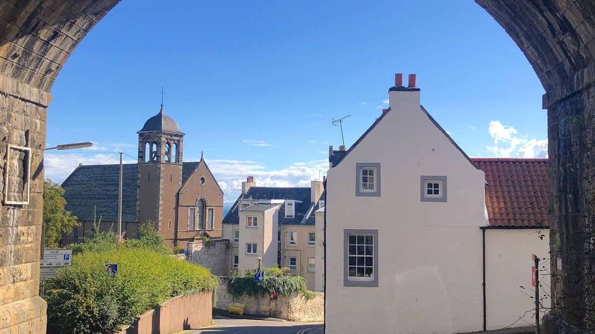 Kinghorn Condo | The Nethergate. Cosy cottage in Fife two minutes walk from beach. Dogfriendly