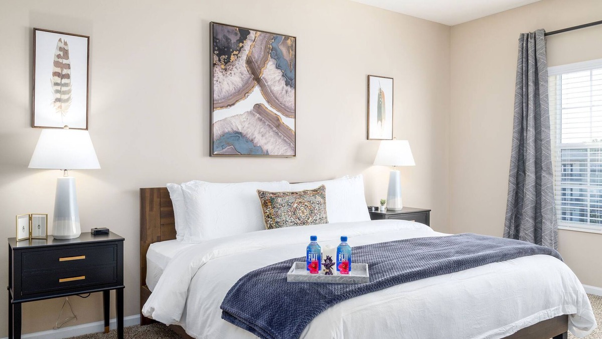 Westerville Apartment | The New Albany Perch | Top Floor | Pet-Friendly!