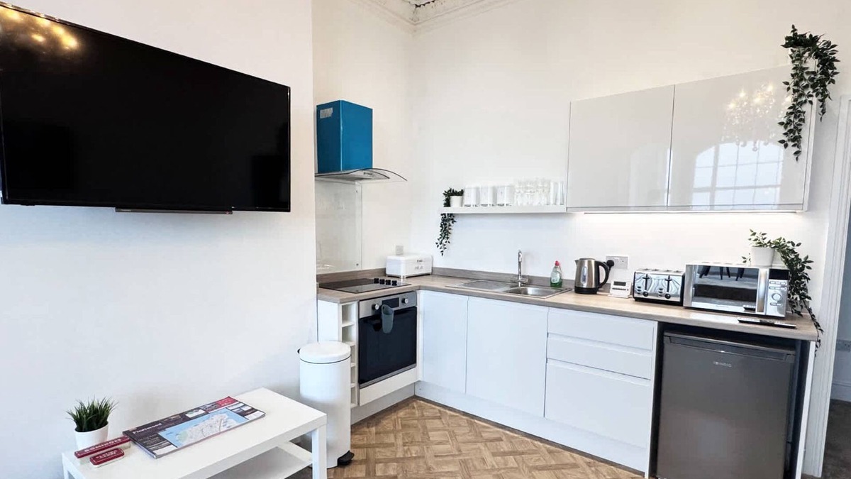 Fleetwood Apartment | The New Sandpiper - A Sea View Retreat