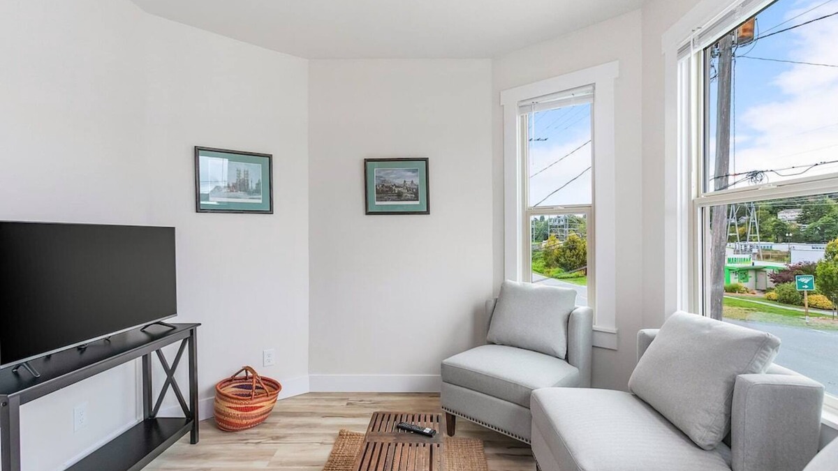 Stanwood Apartment | The Night Owl Perch in Stanwood