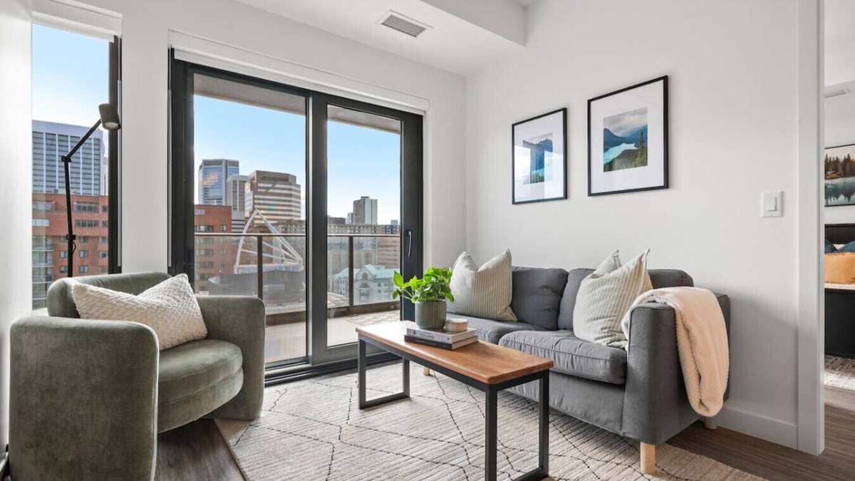 Eau Claire Condo | The Nile | Gym | Downtown | UG Park | Bow River