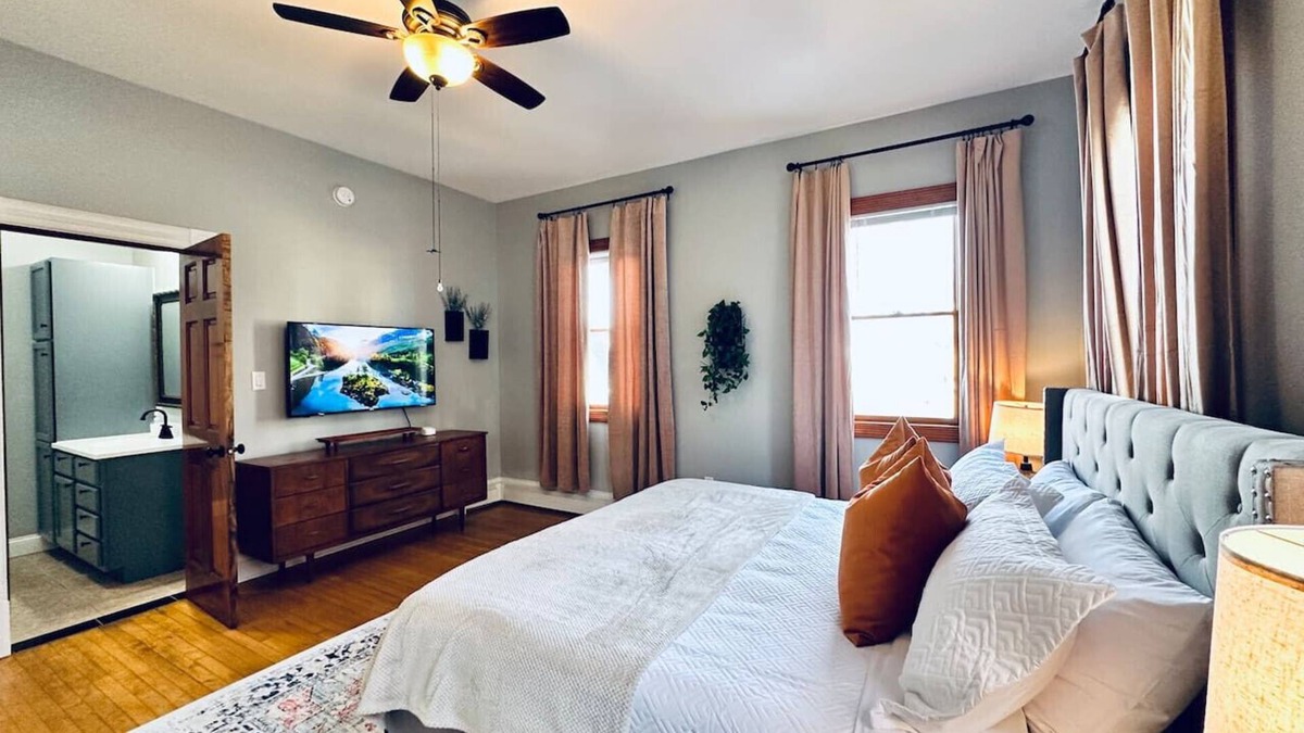 Hastings Apartment | The Nininger 3 BR Apt - Walk to DT, Dog Friendly