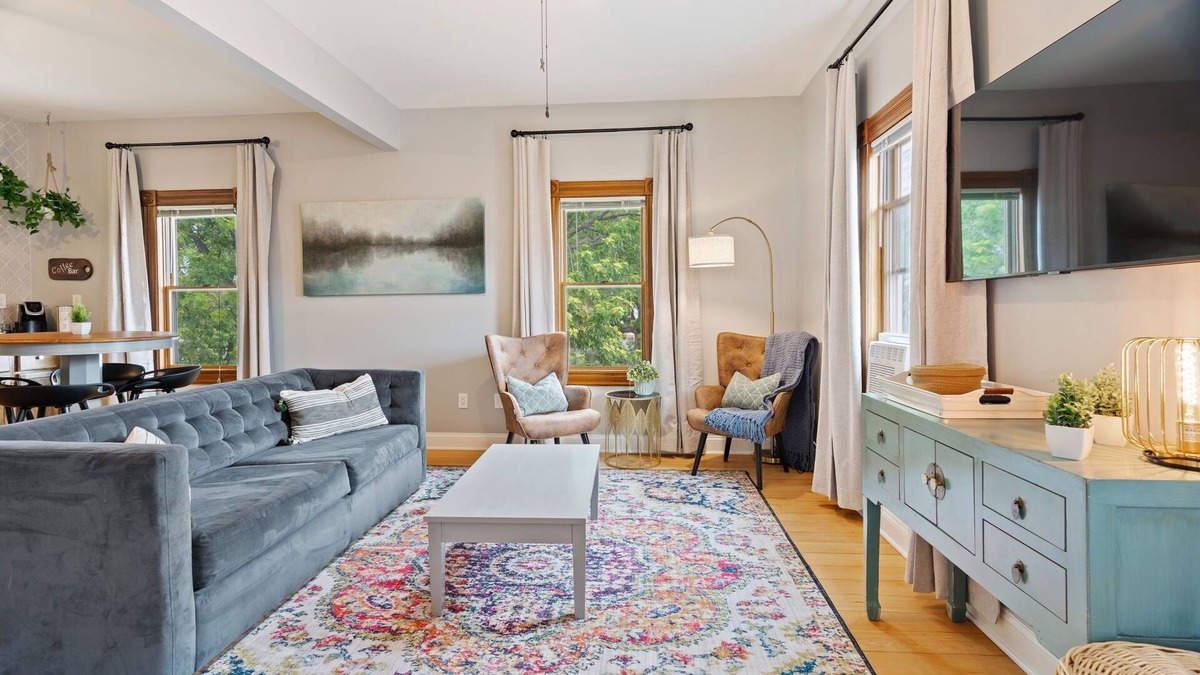 Hastings Apartment | The Nininger Historic Apt - Walk to DT & River, King Bed, Pet Friendly