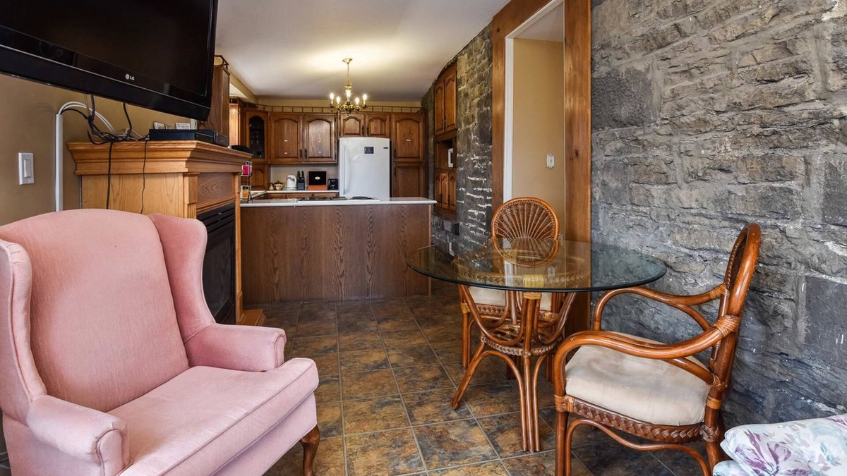 Brockville Apartment | The Noble Suites