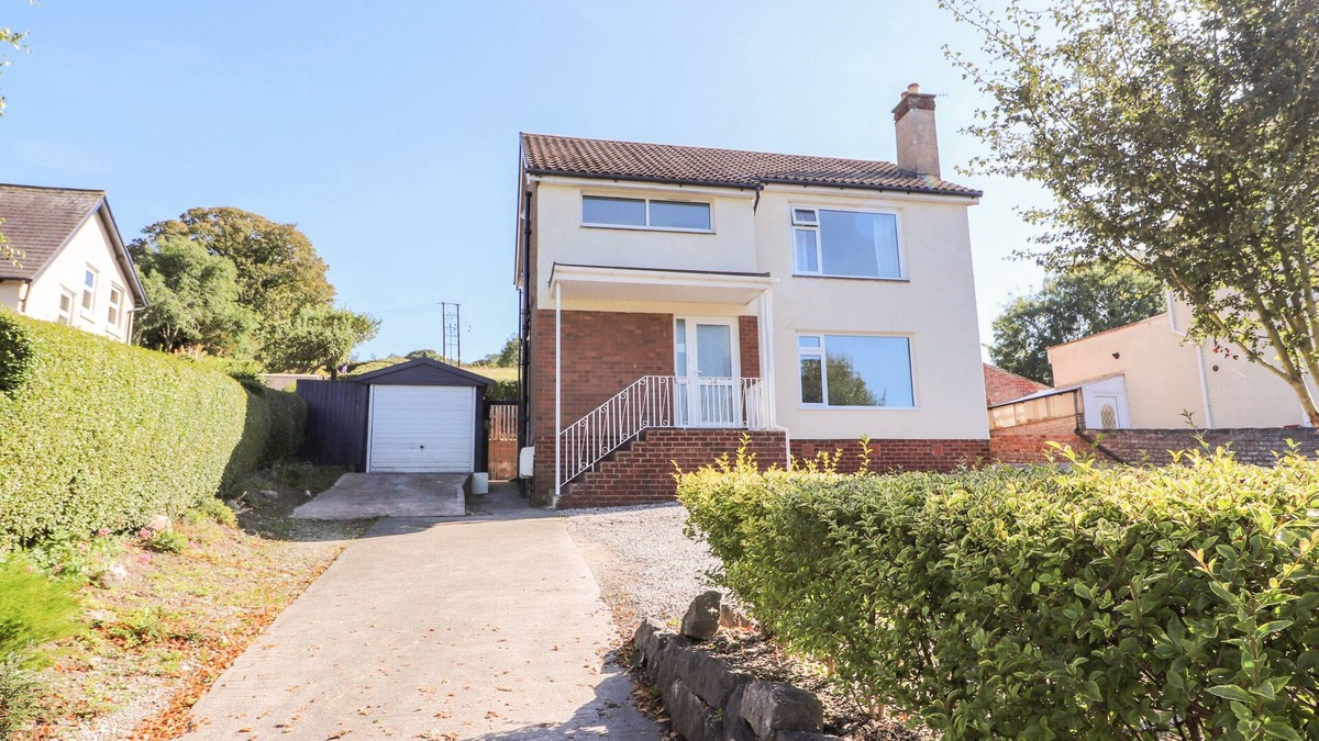 Rhos on Sea Cottage | THE NOOK, family friendly, country holiday cottage in Colwyn Bay