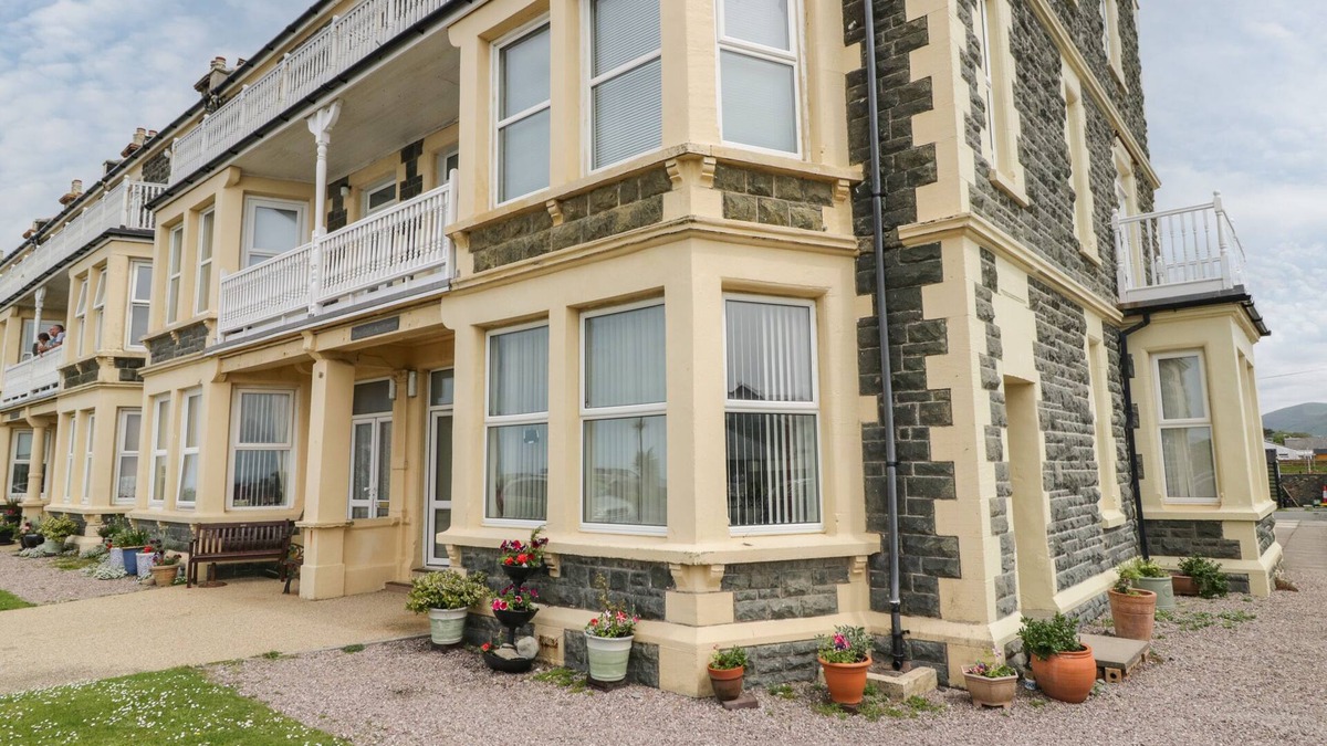 Tywyn Cottage | THE NOOK, pet friendly, country holiday cottage in Tywyn