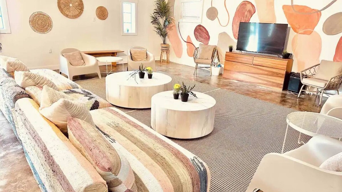 Peoplestown House | The Nordic Haven ATL - HOT TUB - 7 bedroom - 5000 sq ft - Near Beltline