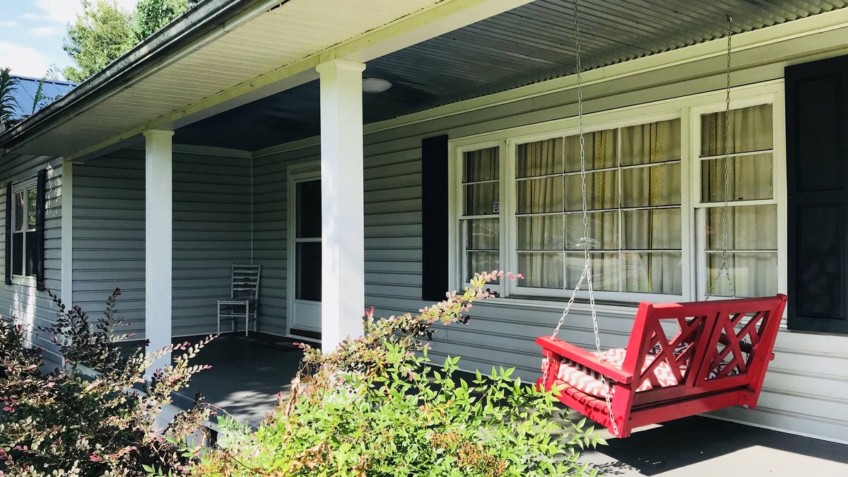 Tuscaloosa House | The Northport House. Close to River Run Park. Family friendly!
